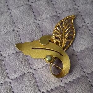 Gold Leaf Design Brooch